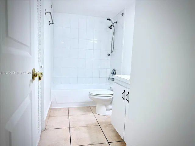 $2,000 | 9310 Fontainebleau Boulevard, Unit 203, Miami, FL 33172