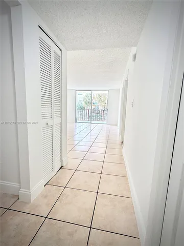 $2,000 | 9310 Fontainebleau Boulevard, Unit 203, Miami, FL 33172