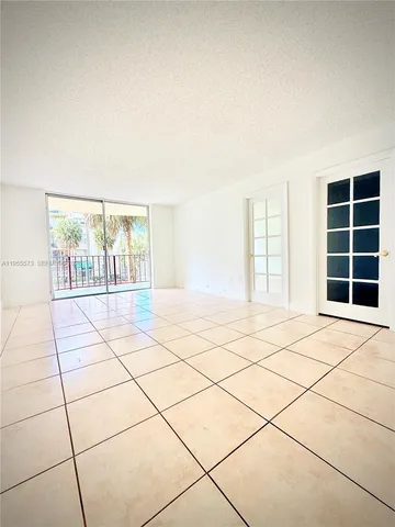 $2,000 | 9310 Fontainebleau Boulevard, Unit 203, Miami, FL 33172