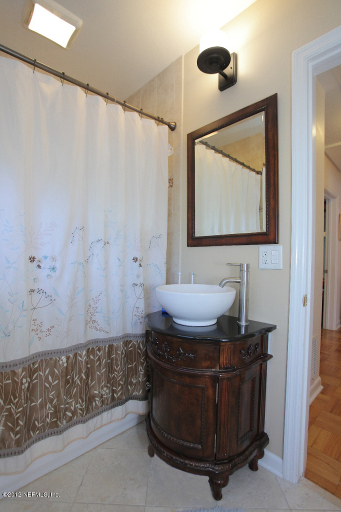 5719 Salerno Road Jacksonville, FL 32244 - Photo 7 of 27 Hall Bath