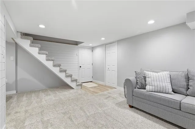 $2,900 | 633 Moreland Drive, Pittsburgh, PA 15243