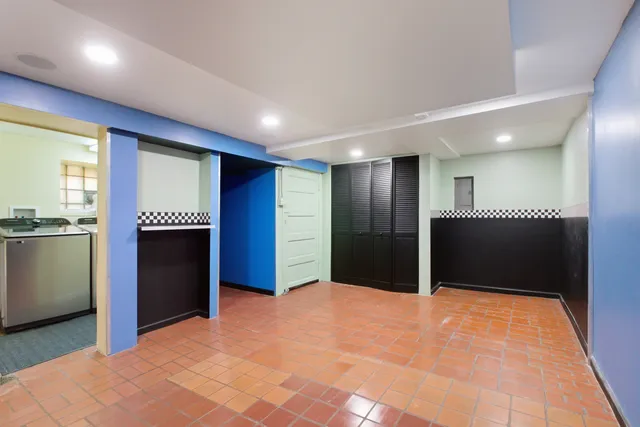 $2,500 | 5434 West Wrightwood Avenue, Chicago, IL 60639