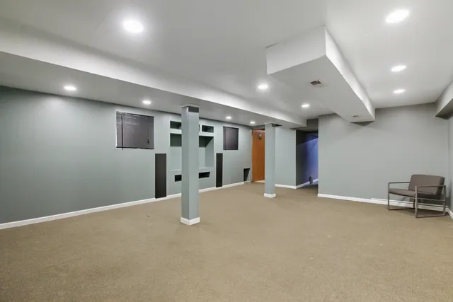 $2,500 | 5434 West Wrightwood Avenue, Chicago, IL 60639