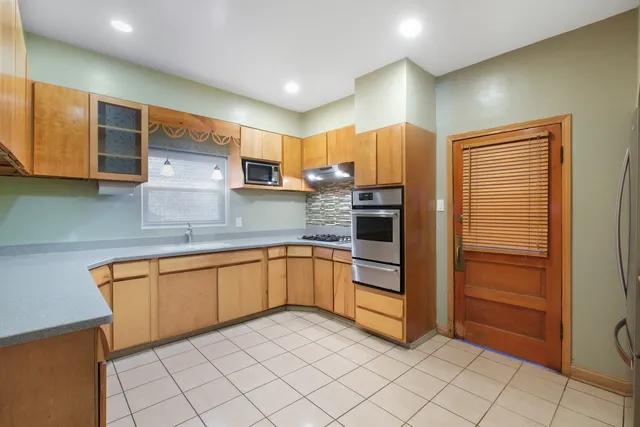 $2,500 | 5434 West Wrightwood Avenue, Chicago, IL 60639