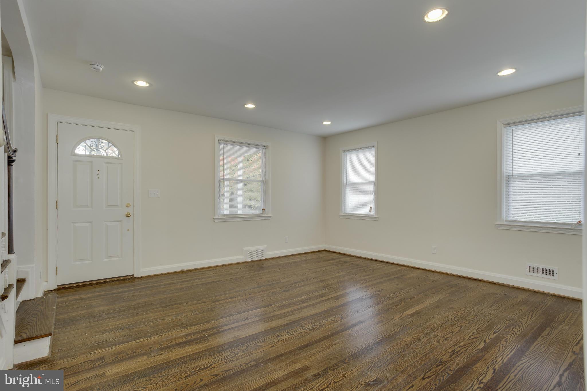 1230 Ramblewood Road Baltimore, MD 21239 - Photo 7 of 24 Living Room