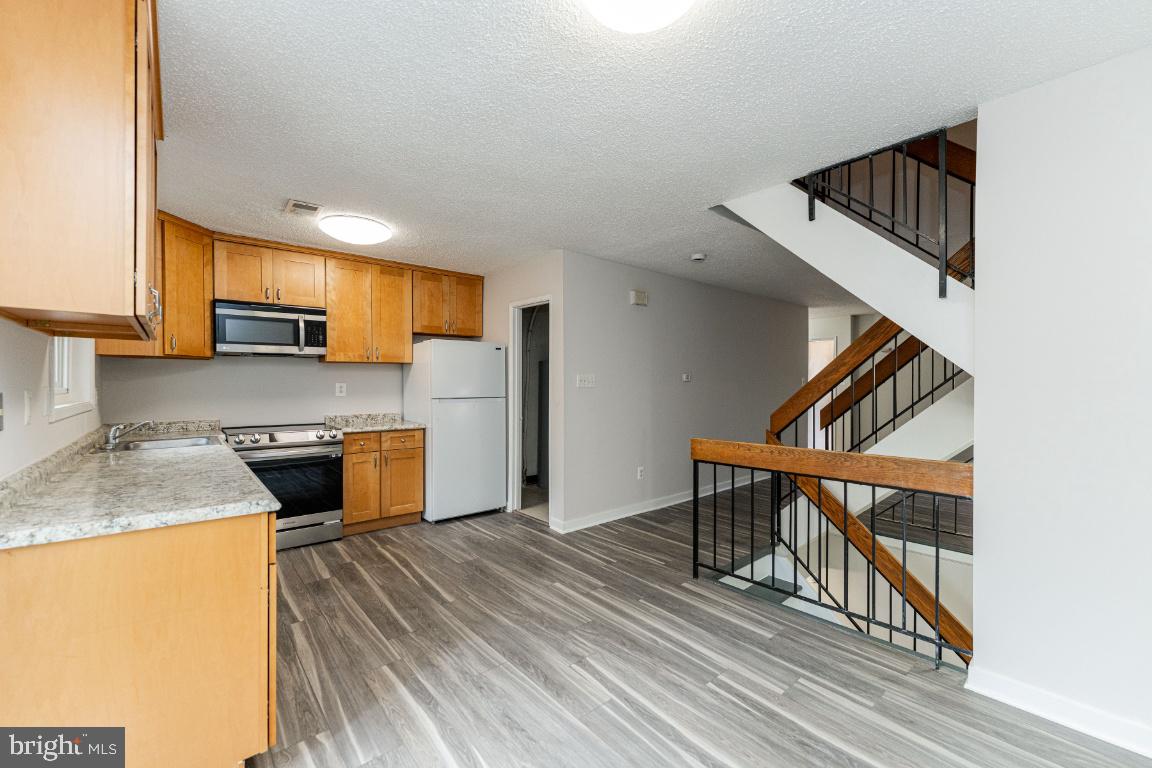 2442 Southgate Square Reston, VA 20191 - Photo 8 of 23