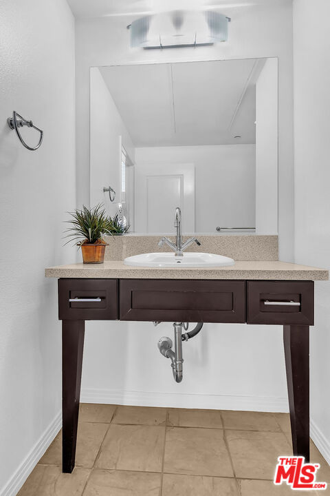 4050 Glencoe Avenue, Unit 405 Marina del Rey, CA 90292 - Photo 14 of 42 a bathroom with a sink a mirror and a bathtub
