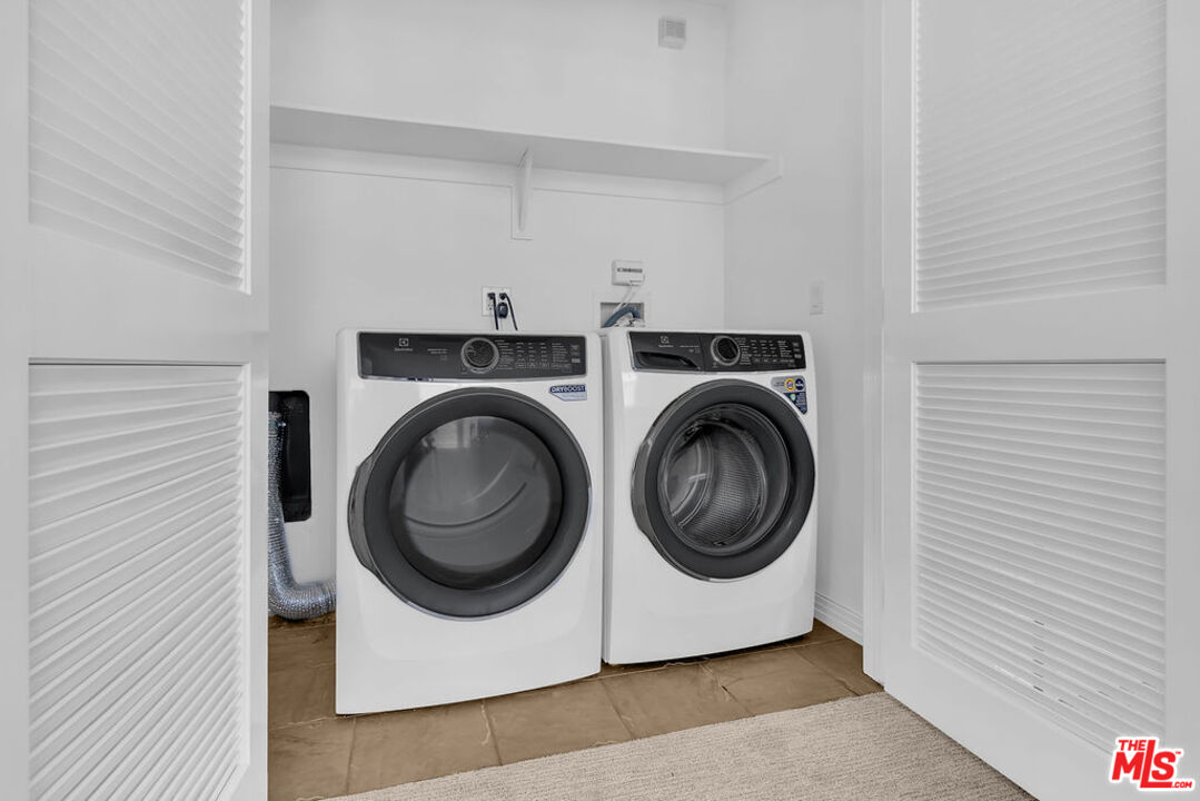 4050 Glencoe Avenue, Unit 405 Marina del Rey, CA 90292 - Photo 22 of 42 a utility room with dryer and washer