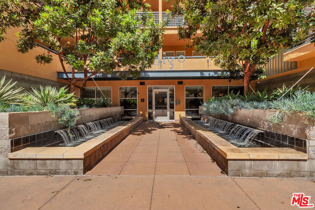 4050 Glencoe Avenue, Unit 405 Marina del Rey, CA 90292 - Photo 40 of 42 a view of a dinning table and chairs in patio of the house