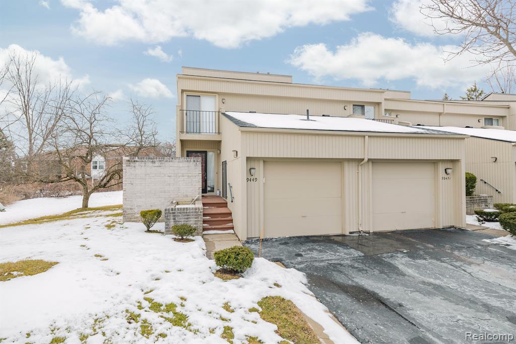 39449 Country Lane Novi, MI 48375 - Photo 2 of 29