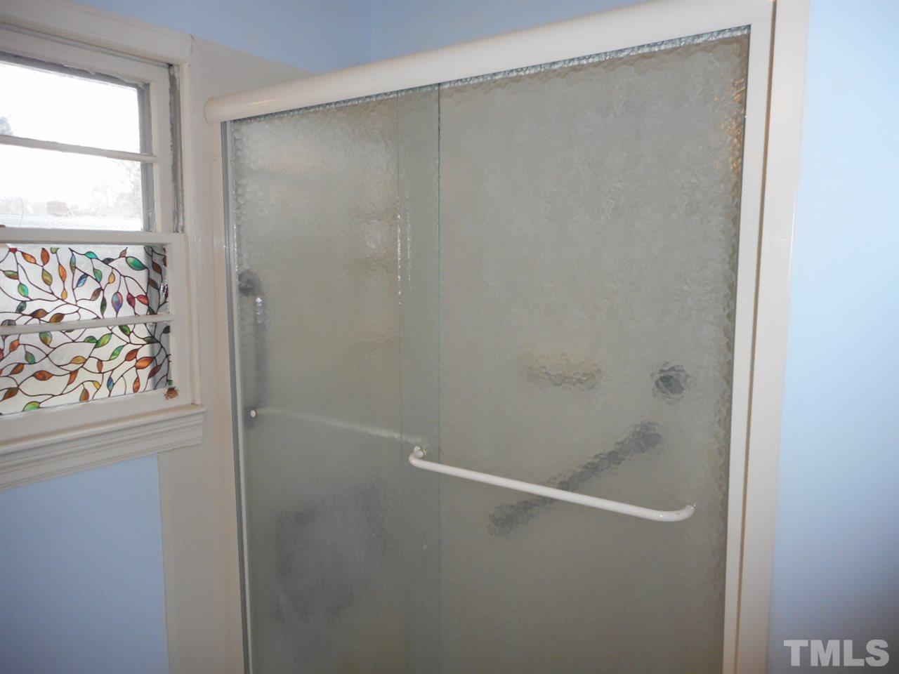 517 Calloway Drive Raleigh, NC 27610 - Photo 14 of 18 Tub/shower