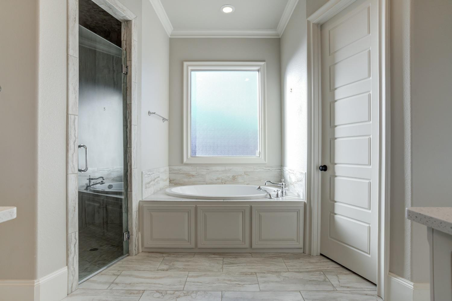 402 Topeka Avenue Lubbock, TX 79416 - Photo 32 of 41 a bathroom with a bathtub and a sink