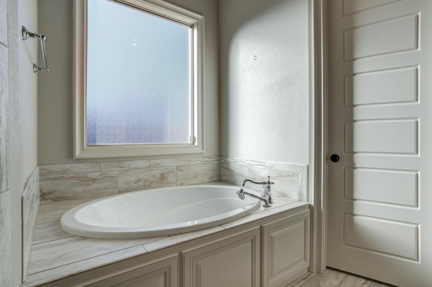 402 Topeka Avenue Lubbock, TX 79416 - Photo 33 of 41 a bathroom with a sink and a bathtub