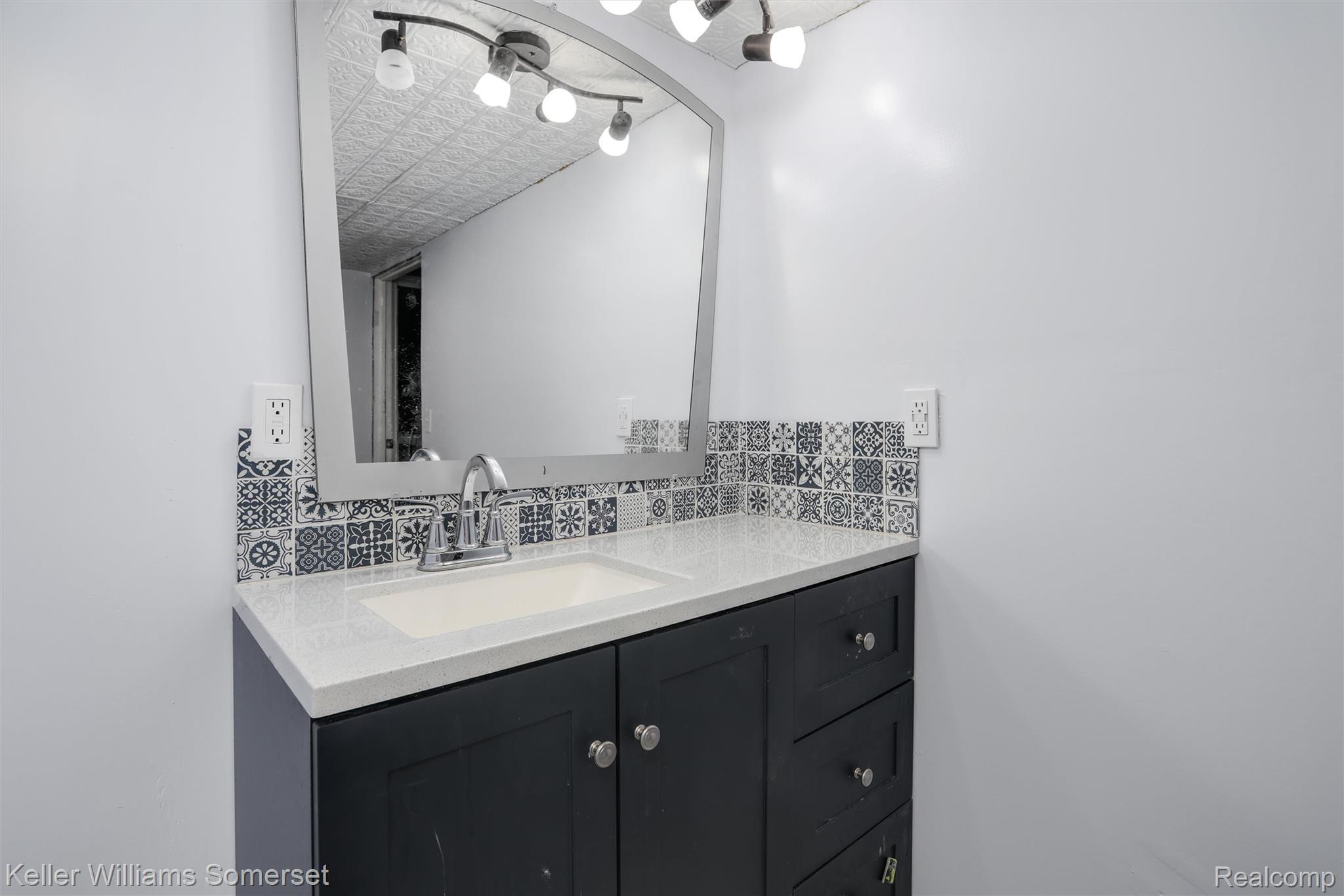 31070 Hayes Road Fraser, MI 48026 - Photo 25 of 36 25-31070 Hayes Rd Fraser 0020.jpg