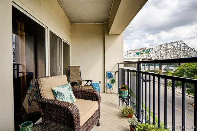 $249,900 | 1 Riverpointe Plaza, Unit 314, Jeffersonville, IN 47130