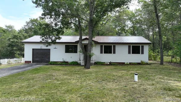 $215,000 | 7215 Tuscarora Circle, Indian River, MI 49749