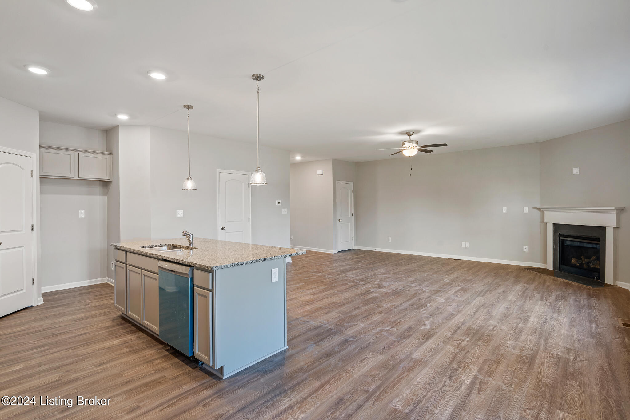 8422 Gateway Run Road Louisville, KY 40229 - Photo 11 of 27 8422 Gateway Rn Rd-13