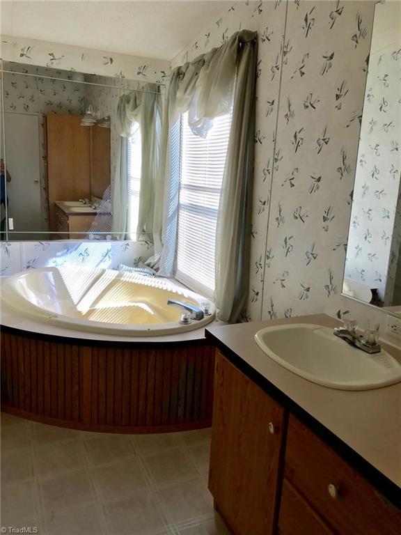6802 Wright Road Thomasville, NC 27360 - Photo 8 of 16 Gallery Image 8