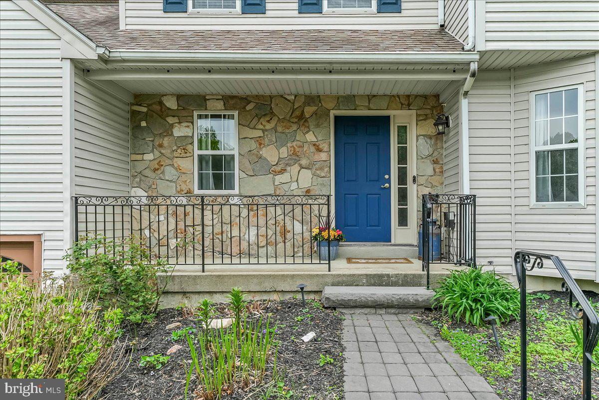 3174 William Road Garnet Valley, PA 19060 - Photo 4 of 37 Front Porch