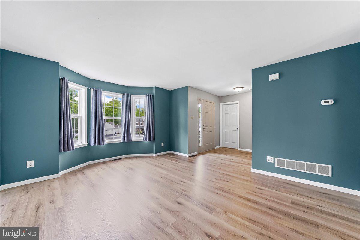 3174 William Road Garnet Valley, PA 19060 - Photo 5 of 37 Living Room