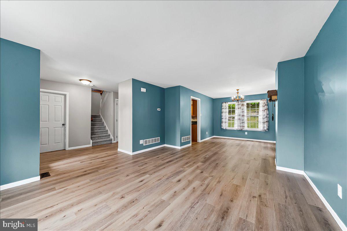 3174 William Road Garnet Valley, PA 19060 - Photo 6 of 37 Living Room