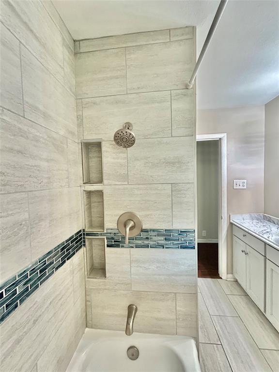 306 Line Drive Gainesville, TX 76240 - Photo 16 of 21 Tile Surround