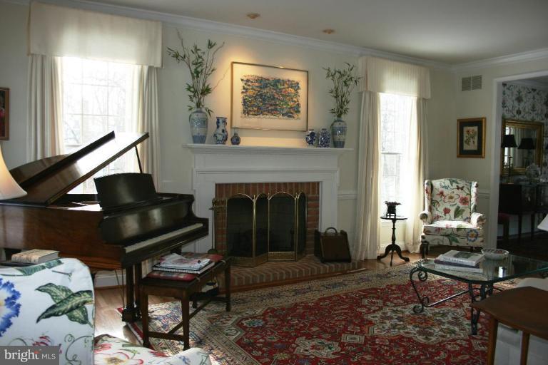 2706 Howard Grove Road Davidsonville, MD 21035 - Photo 20 of 30 Living Room #2