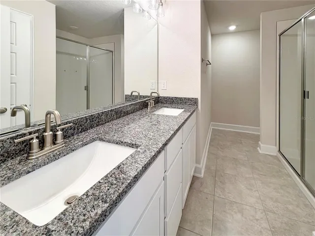 a view of backyard with garden