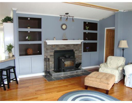 142 Vanner Road Washington, ME 04574 - Photo 6 of 10 Living Room.
