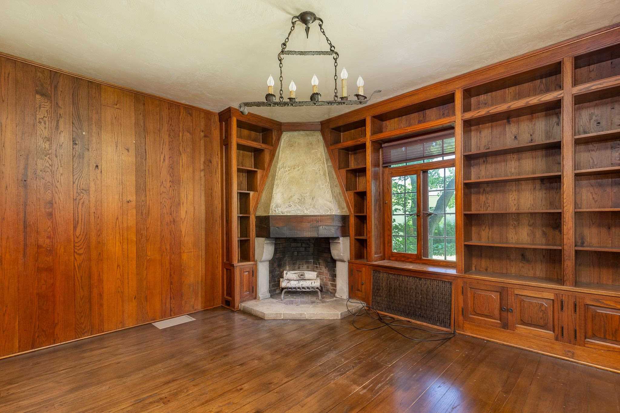 133 Forest Road Davenport, IA 52803 - Photo 12 of 31 Gallery Image 12