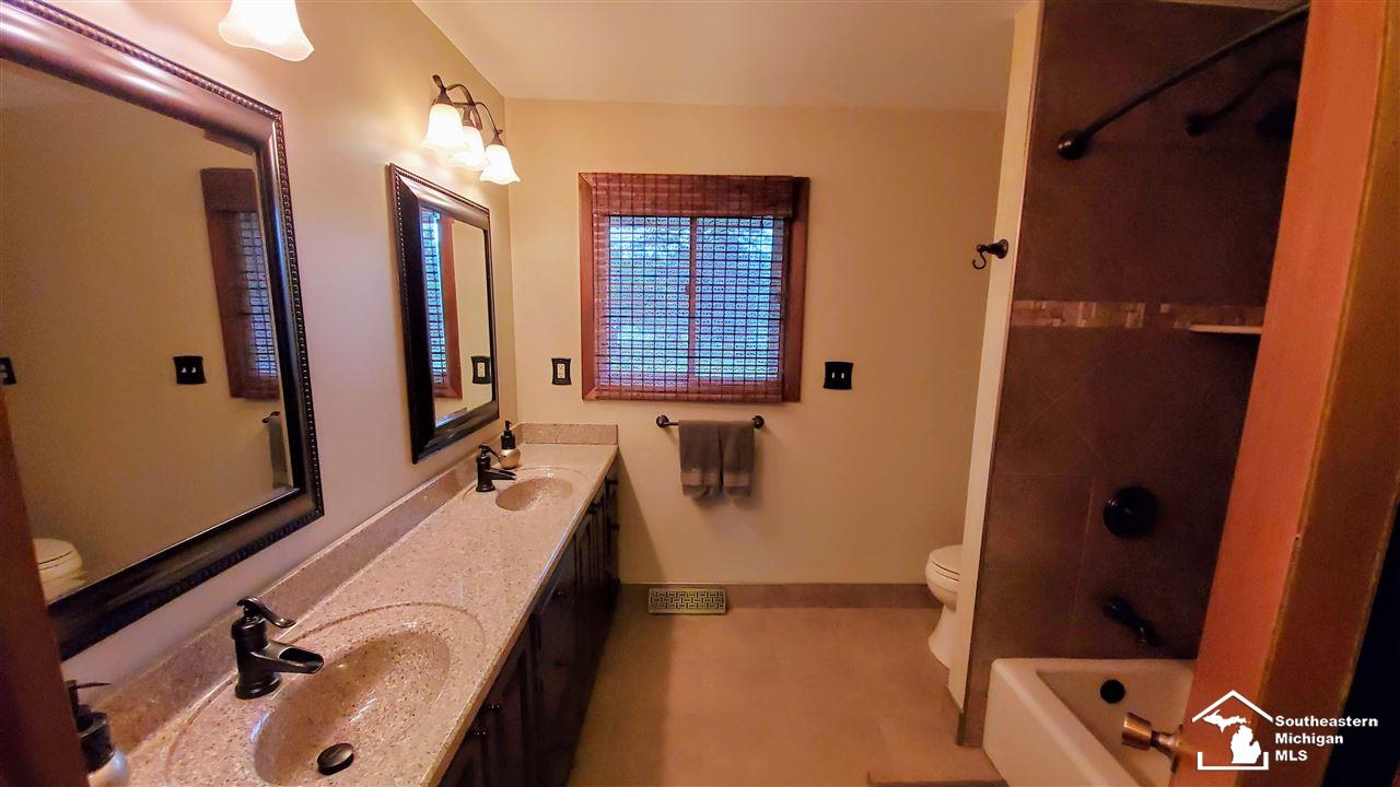 2803 Reinhardt Road Monroe, MI 48162 - Photo 8 of 22