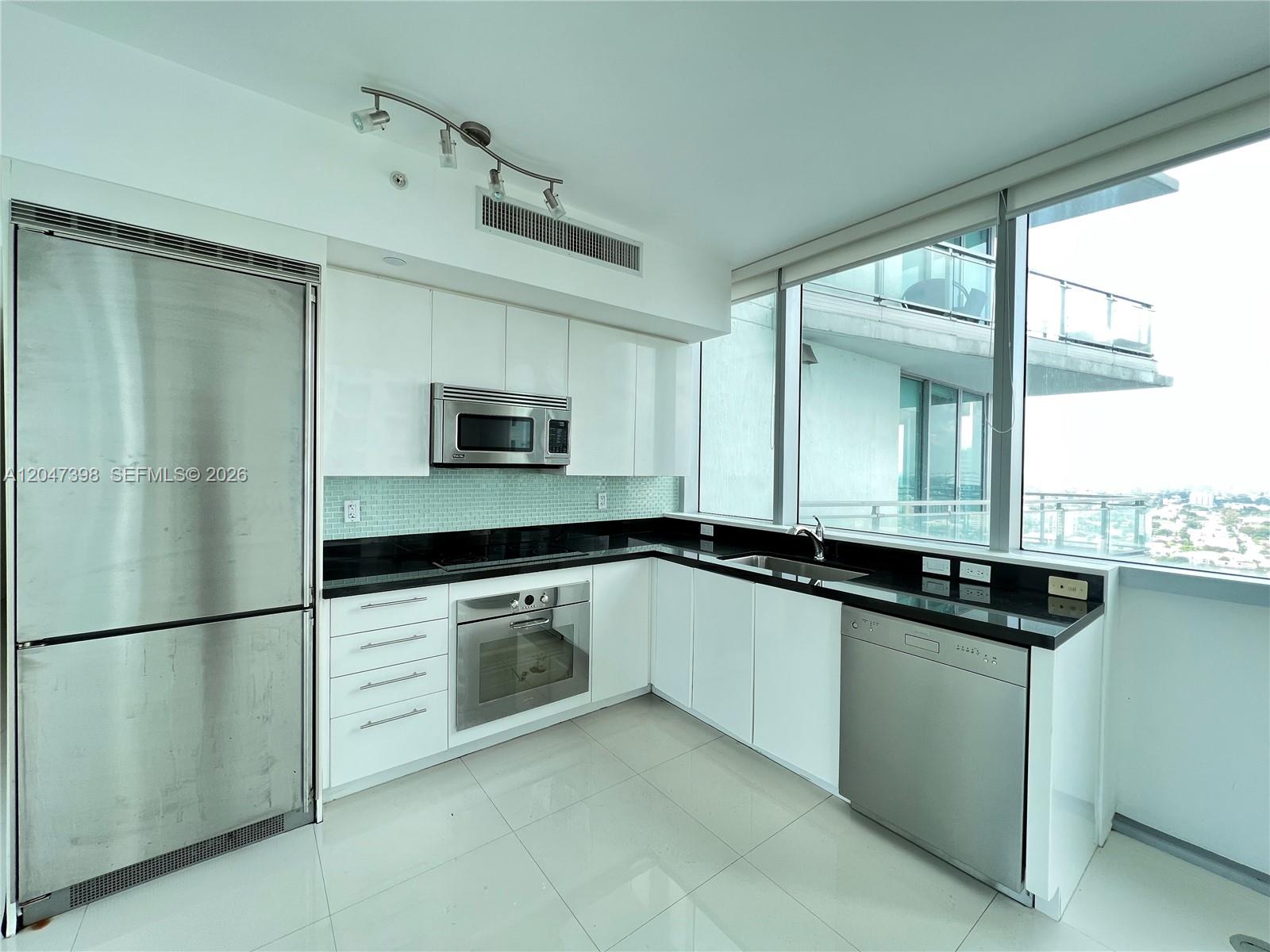 92 Southwest 3rd Street, Unit 3310 Miami, FL 33130 - Photo 4 of 26