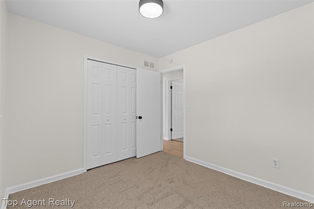13738 Toepfer Road Warren, MI 48089 - Photo 17 of 47