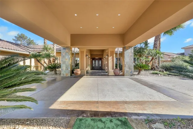 $2,990,000 | 6160 El Camino Road, Las Vegas, NV 89118