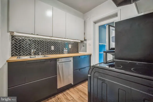 $649,900 | 304 South Veitch Street, Arlington, VA 22204