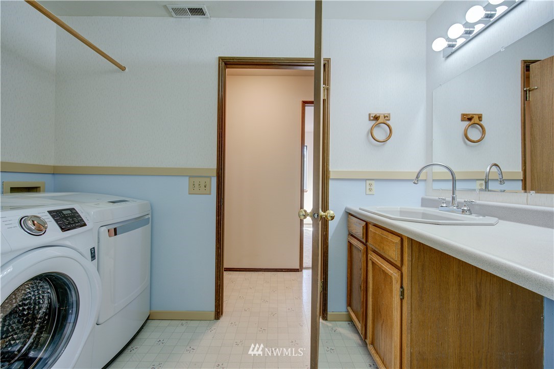 233 238th Street Southwest Bothell, WA 98021 - Photo 18 of 40