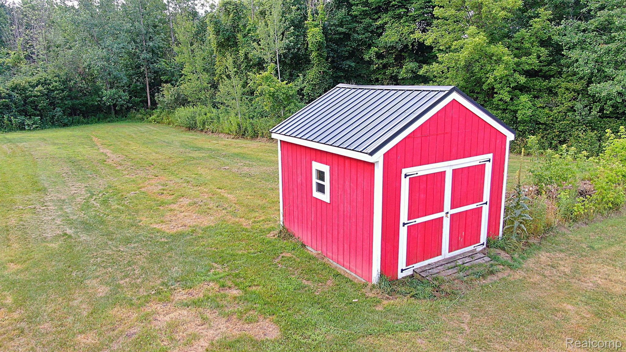 555 Miller Lake Road Columbiaville, MI 48421 - Photo 16 of 55