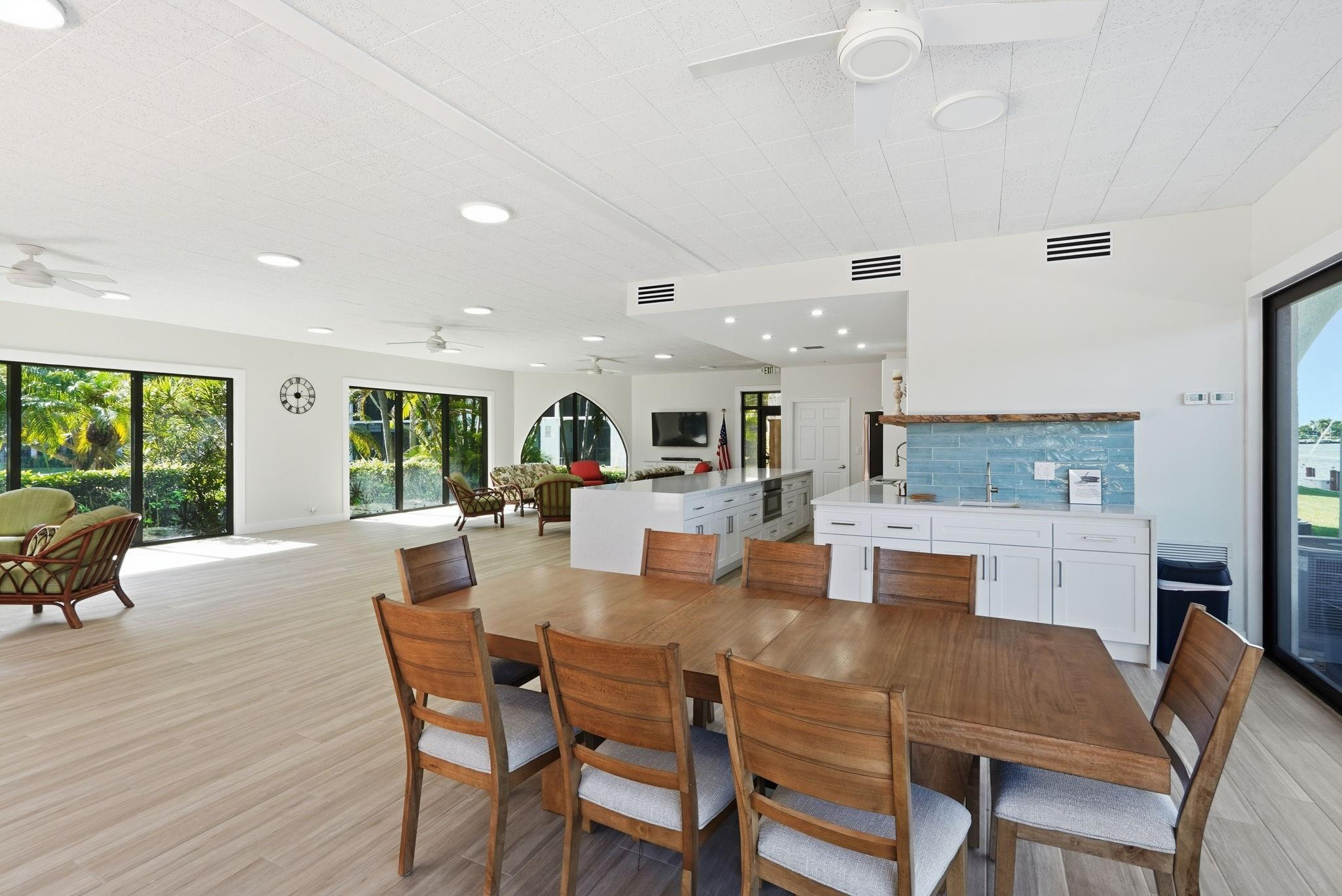 1629 Riverview Road, Unit 620 Deerfield Beach, FL 33441 - Photo 34 of 42 Clubhouse with kitchen area and seating