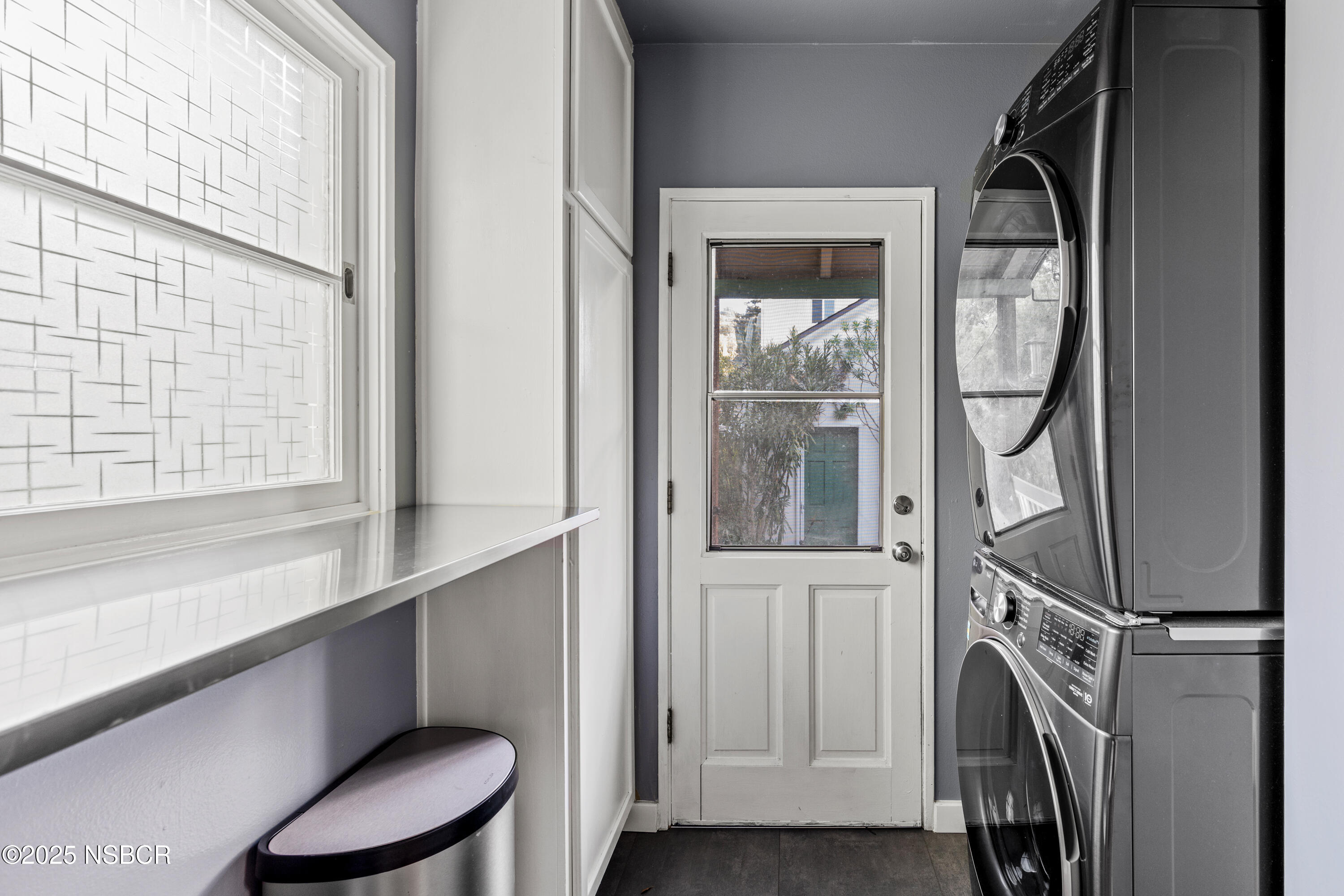 917 West Victoria Street Santa Barbara, CA 93101 - Photo 18 of 29 917 W Victoria Web-19