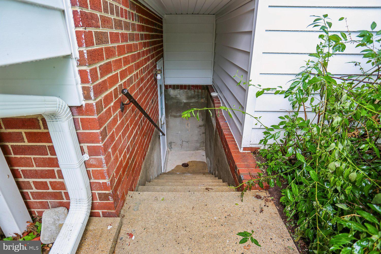 907 Hoyt Street Silver Spring, MD 20902 - Photo 62 of 69 Side Stairs