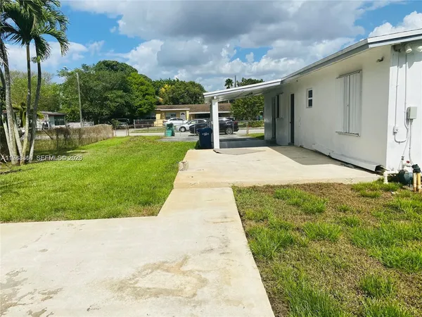 a view of a backyard of the house