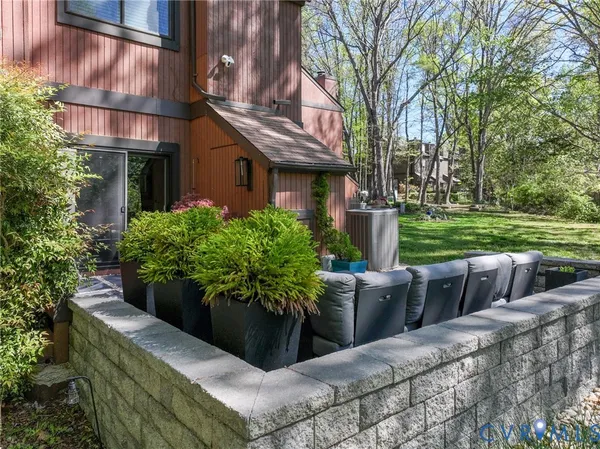 a view of a back yard of the house