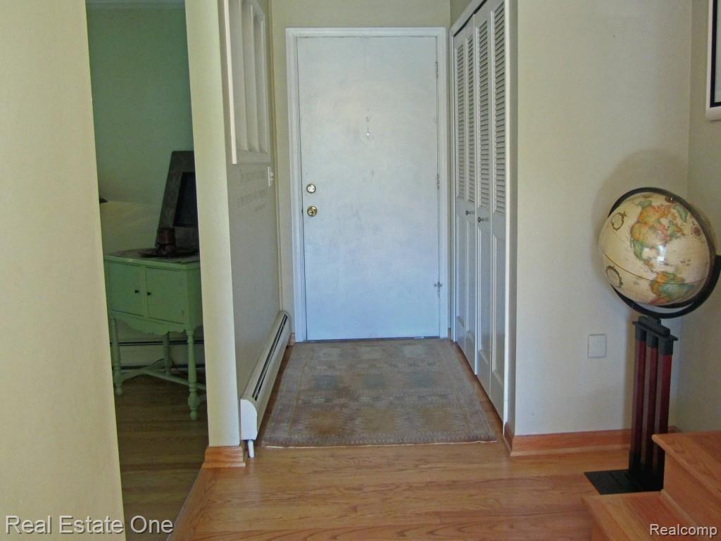 3821 Stonecrest Road West Bloomfield, MI 48322 - Photo 37 of 37 entryway_edited-2.jpg
