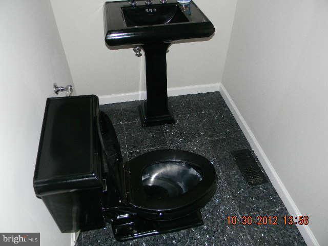 1403 Love Point Road Stevensville, MD 21666 - Photo 9 of 30 Main Level Powder Room
