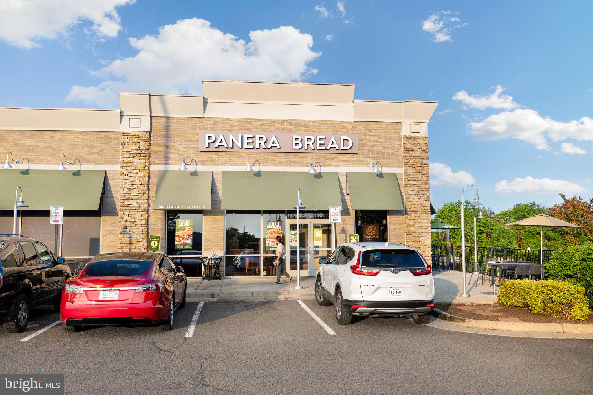 43002 Center Street Chantilly, VA 20152 - Photo 31 of 35 a car parked in front of a store