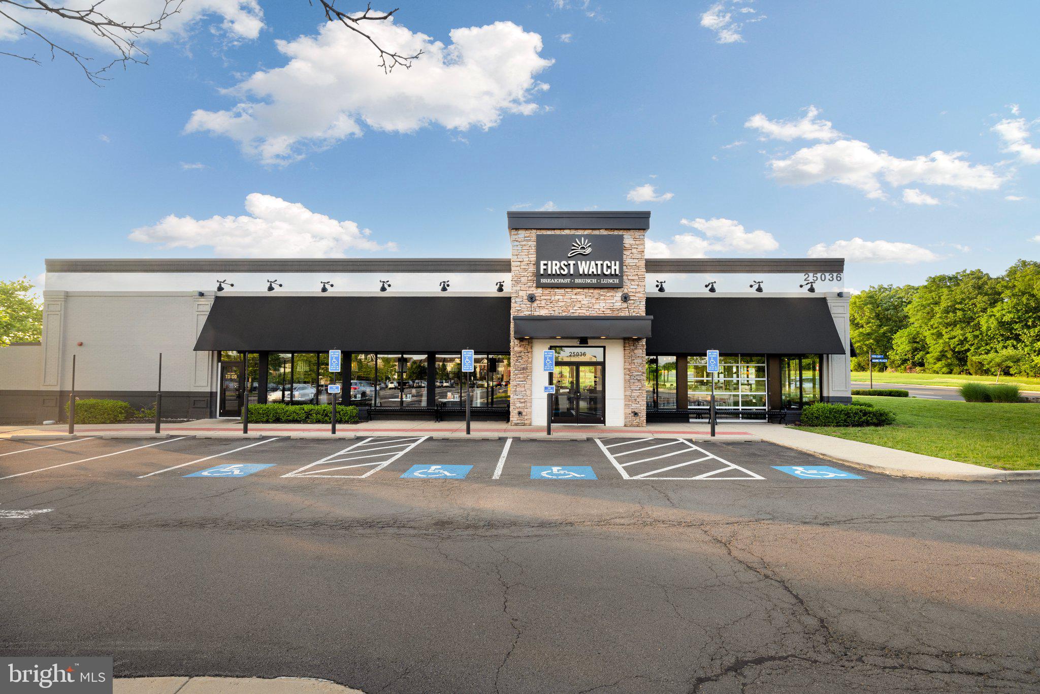 43002 Center Street Chantilly, VA 20152 - Photo 33 of 35 a front view of building with yard