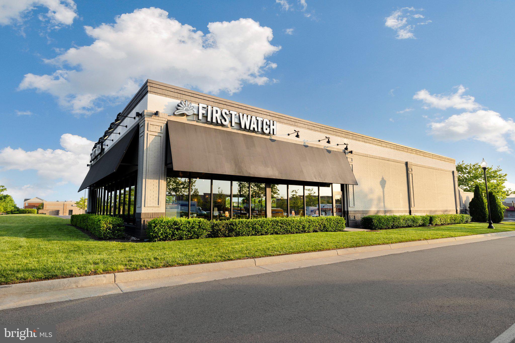 43002 Center Street Chantilly, VA 20152 - Photo 34 of 35 a view of a building with a street