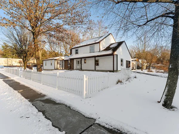 $695,000 | 16 Lakewood Parkway, Burlington, VT 05408