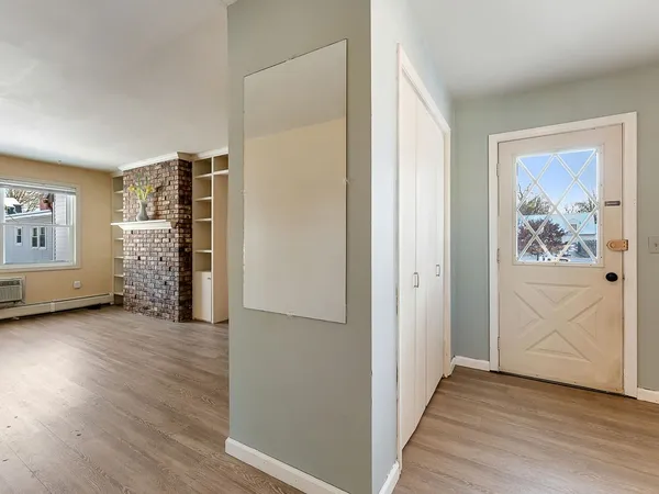 $695,000 | 16 Lakewood Parkway, Burlington, VT 05408