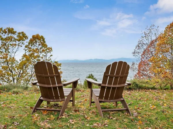 $695,000 | 16 Lakewood Parkway, Burlington, VT 05408